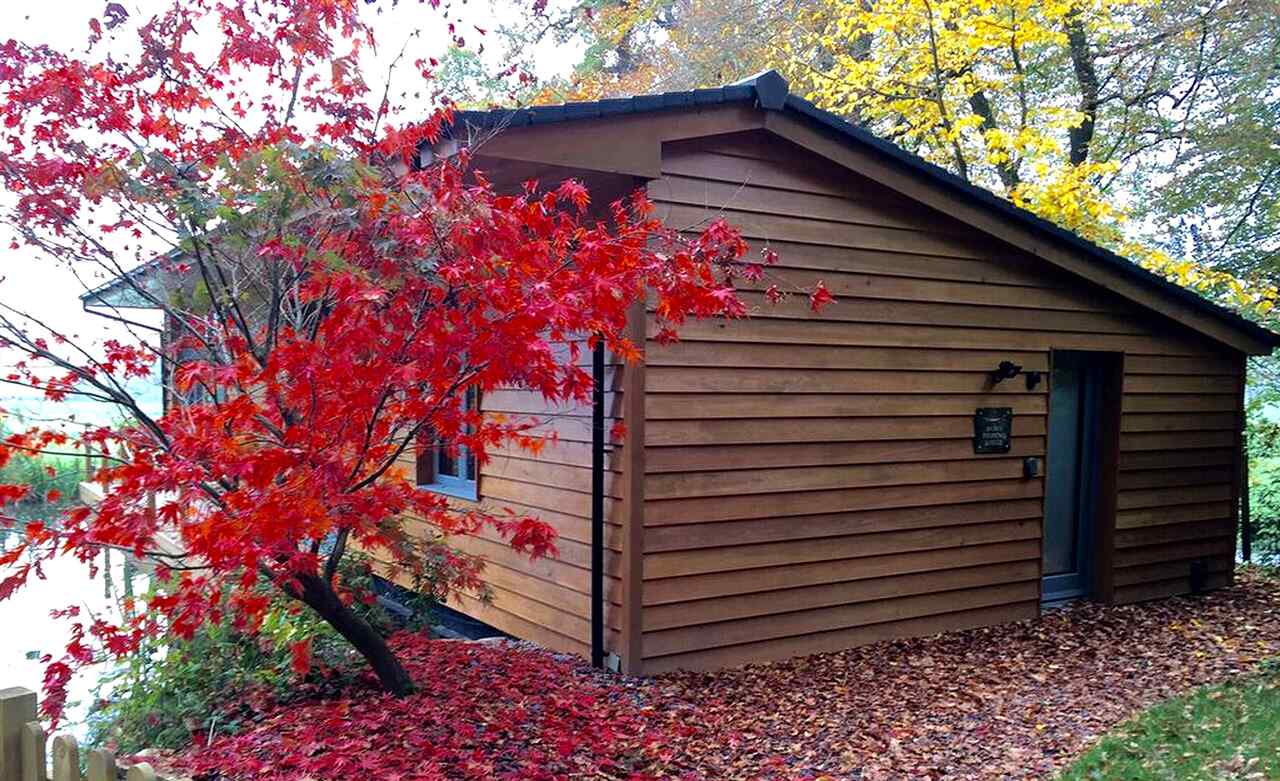 resized-2349823-Lodge with the Beautiful Colours of Autumn.jpg